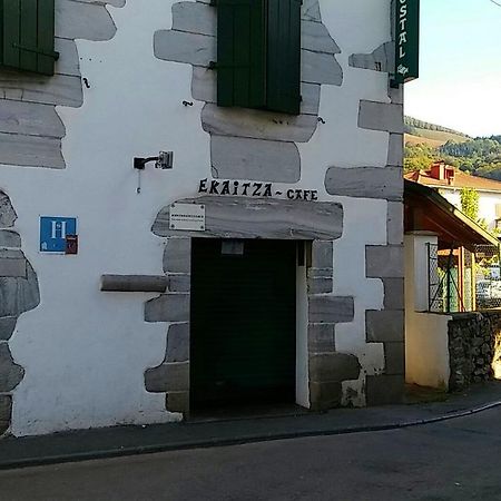 Hostal Ekaitza Lesaka Exterior photo